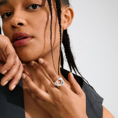 Anillo statement, forma orgánica, baño de plata esterlina — FREE