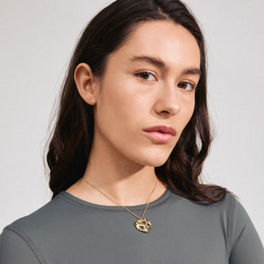 Collar con dije grande de corazón garabateado, baño de oro 18k — BELIEVE