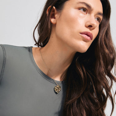 Collar con dije grande de corazón garabateado, baño de oro 18k — BELIEVE