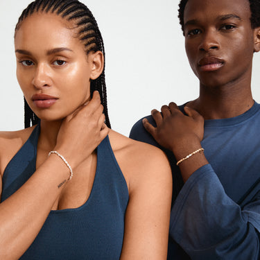 Pulsera elástica de cuentas sólidas de pepitas y perlas, baño de oro 18k — TIDE