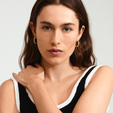 Aretes de aro, gruesos sólidos de forma irregurar baño de oro 18k — TIDE