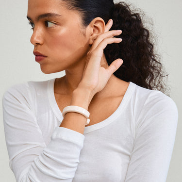 Pulsera bangle blanca, baño de plata esterlina — ECLIPSE