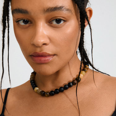 Collar cadena fina, con piedras semi preciosas, baño de oro 18k — UNFOLD