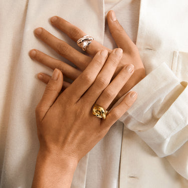 Anillo statement, forma orgánica y suave, baño de plata esterlina — UNFOLD