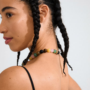 Collar cadena fina, con piedras semi preciosas, baño de plata esterlina — UNFOLD