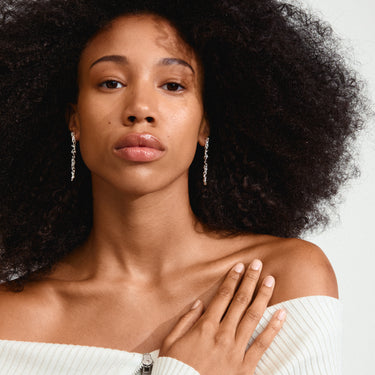 Aretes largos de eslabones de hojas con brillantes, baño de plata esterlina — SUNSET