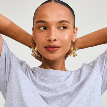 Aretes de aro, con colgantes florales, baño de oro 18k — DREAM