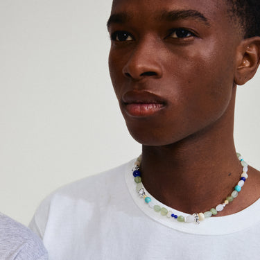 Collar cadena fina, con mezcla de piedras y cuentas, baño de plata esterlina — DREAM