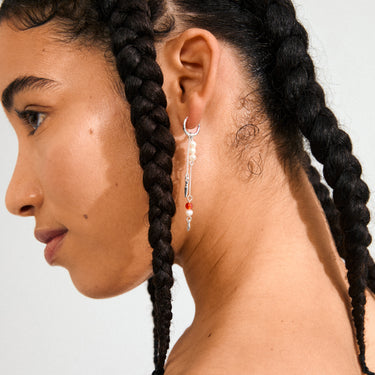 Aretes colgantes, diseño boho asimétrico, baño de plata esterlina — BETWEEN