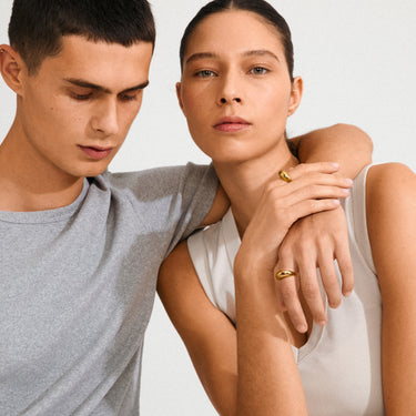Anillo clásico, estilo scandi chic, baño de oro 18k — PHASE