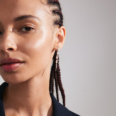 Aretes largos, colgante de perlas y formas orgánicas, baño de plata esterlina — CONSTANCE