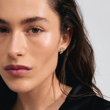 Aretes de botón, forma de hoja con brillante, baño de oro 18k — AIAS