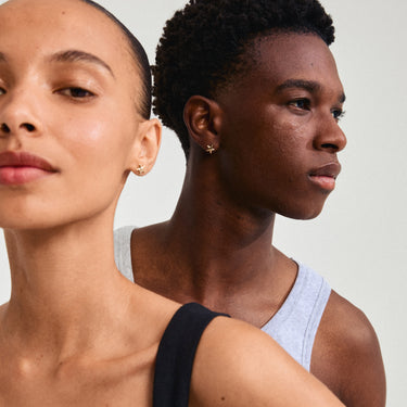 Aretes de botón, forma estrella de mar, baño de oro 18k — ANDRE