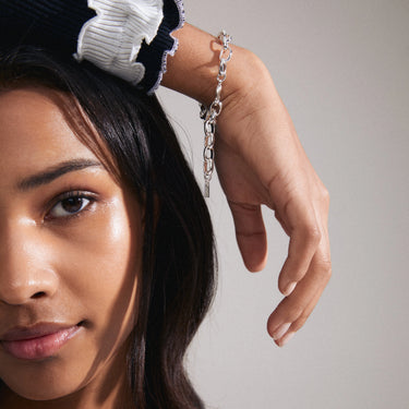 Pulsera charm con eslabones, baño de plata esterlina — CHARM BRACELET