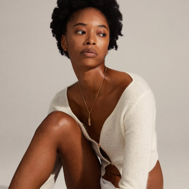 Collar con colgante de barra forma orgánica, baño de oro 18k — ALBERTE