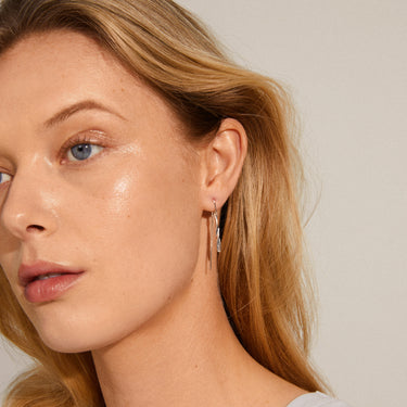 Aretes largos, barra forma orgánica y cadena, baño de plata esterlina — ALBERTE