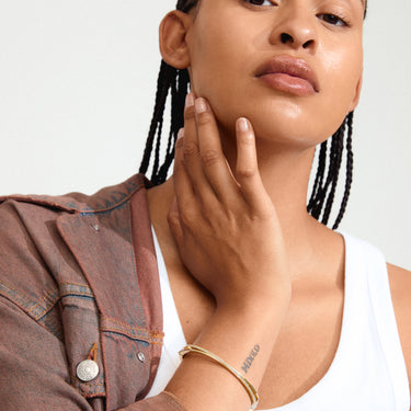 Pulsera cerrada, diseño único con cristales, baño de oro 18k — KIRA