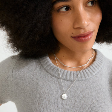 Collar cadena fina set 2-in-1, colgante forma de moneda, baño de plata esterlina — DECLAN