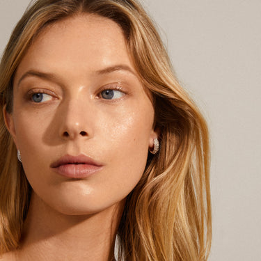 Aretes de aro gruesos, con cristales pricosa, baño de plata esterlina — LONA