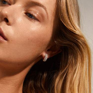 Aretes de aro gruesos, con cristales pricosa, baño de plata esterlina — LONA