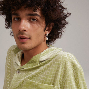 Aretes colgantes de aro con brillantes y perla grande baño de plata esterlina — EDELE